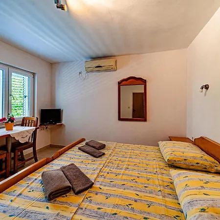 Gorgeous In With View *